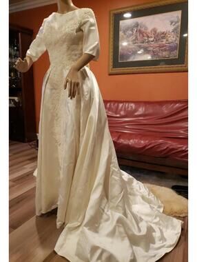 Vintage Union Made Lifetime of Lovelines Ivory Wedding Dress 2 Button Embroidery